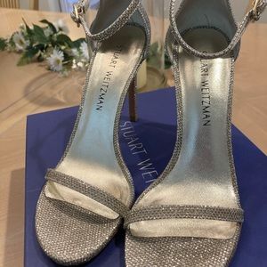 Stuart Weitzman nudist collection platinum Nior stiletto in like new condition